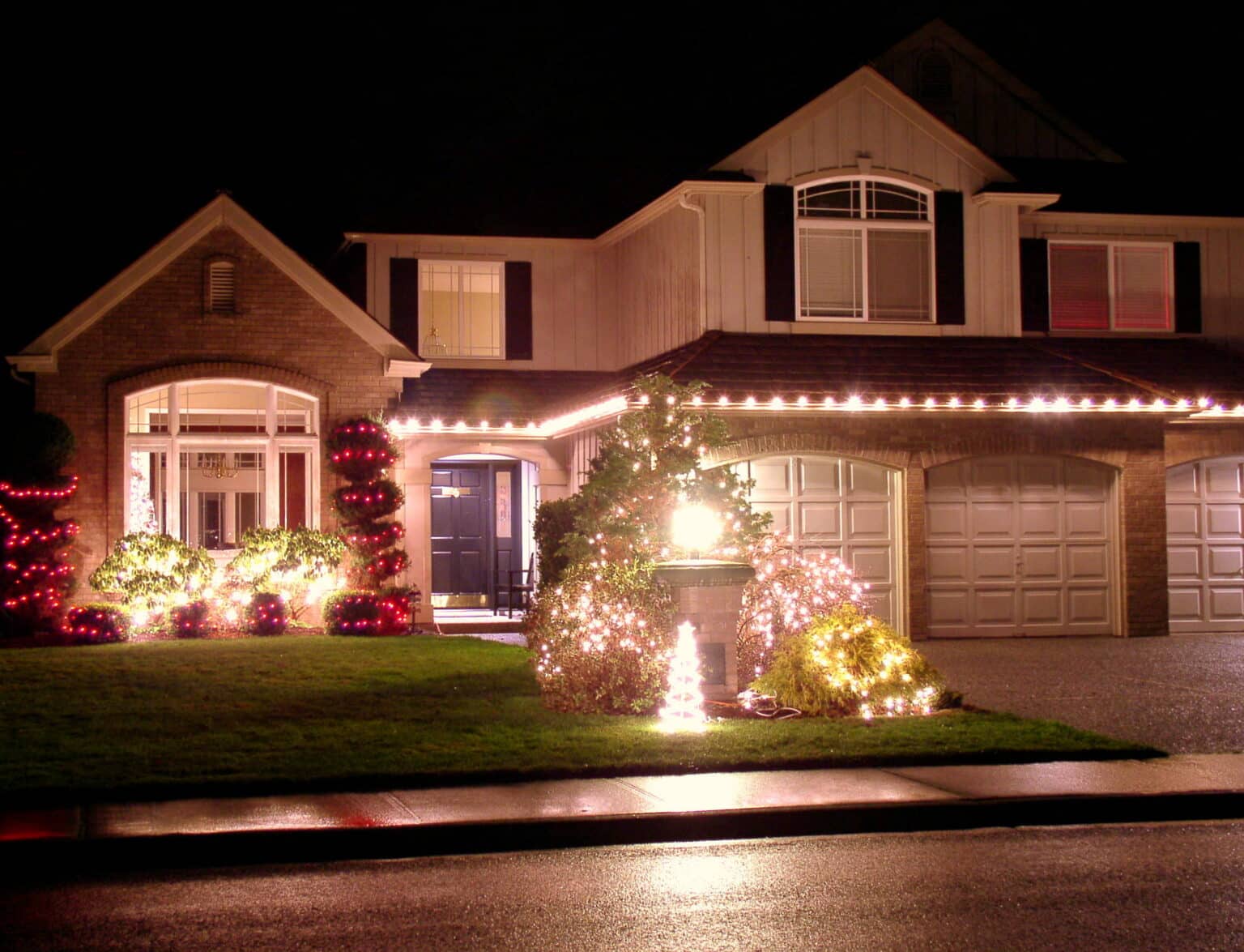 Christmas light installation Tacoma WA